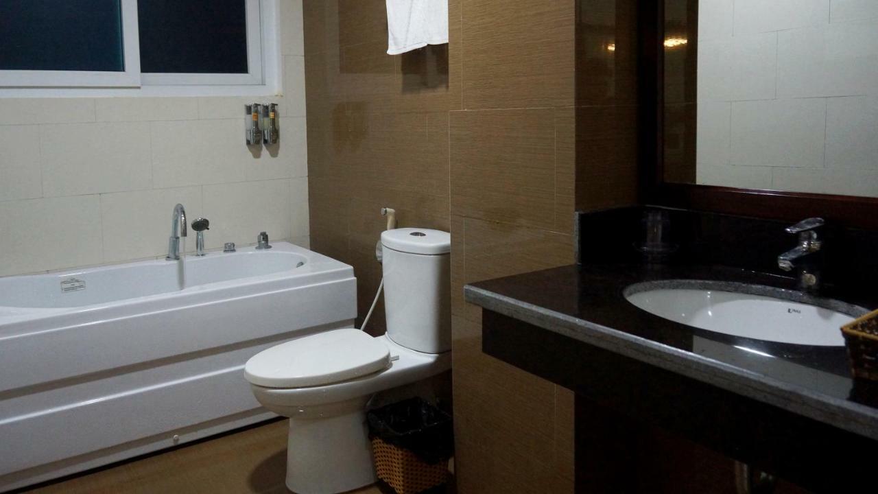 Khoa Thanh Hotel Hòa Bình Buitenkant foto